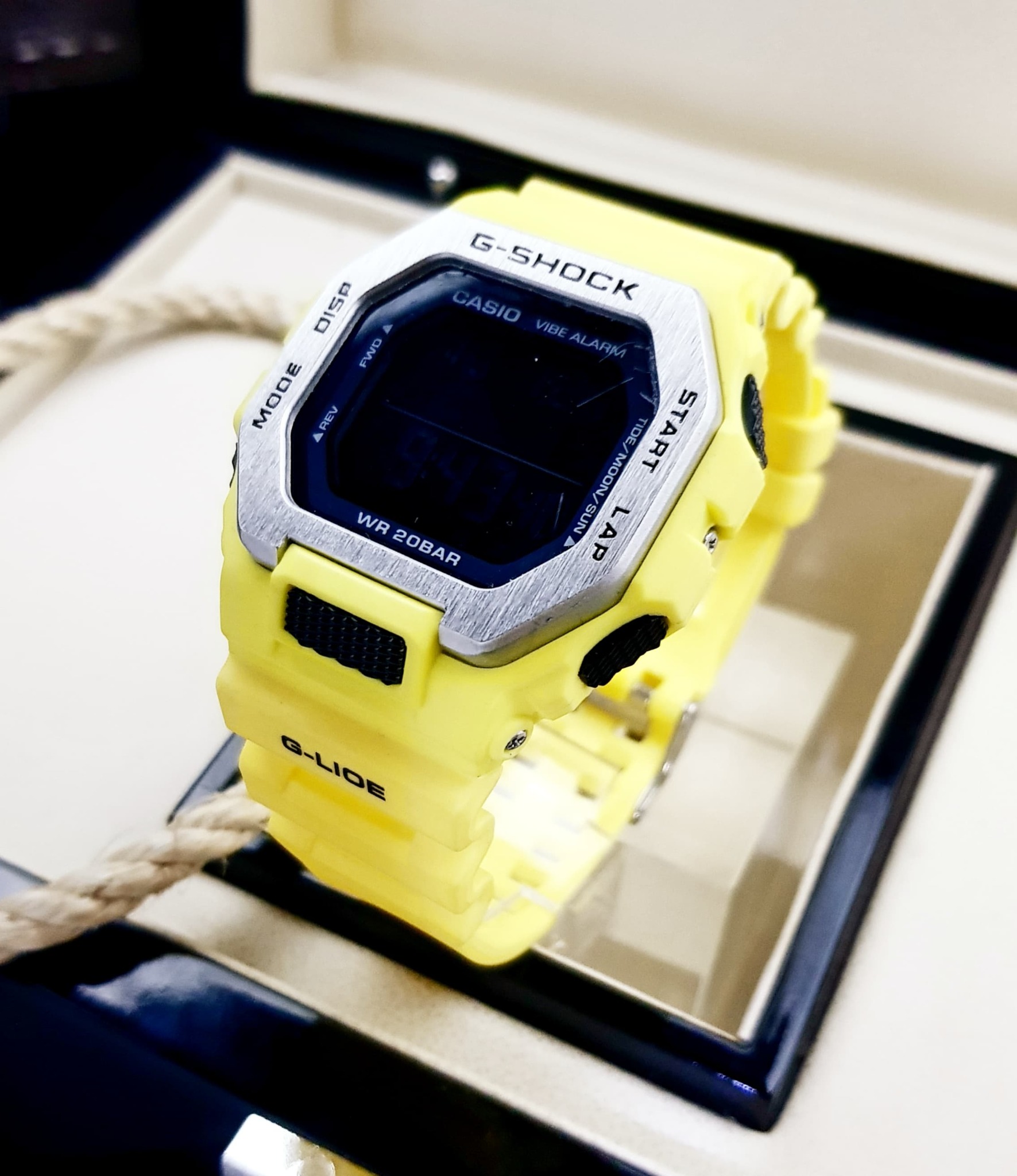 CASIO G-SHOCK Digital Solar Yellow · Ref. GS-N05 · vista 1