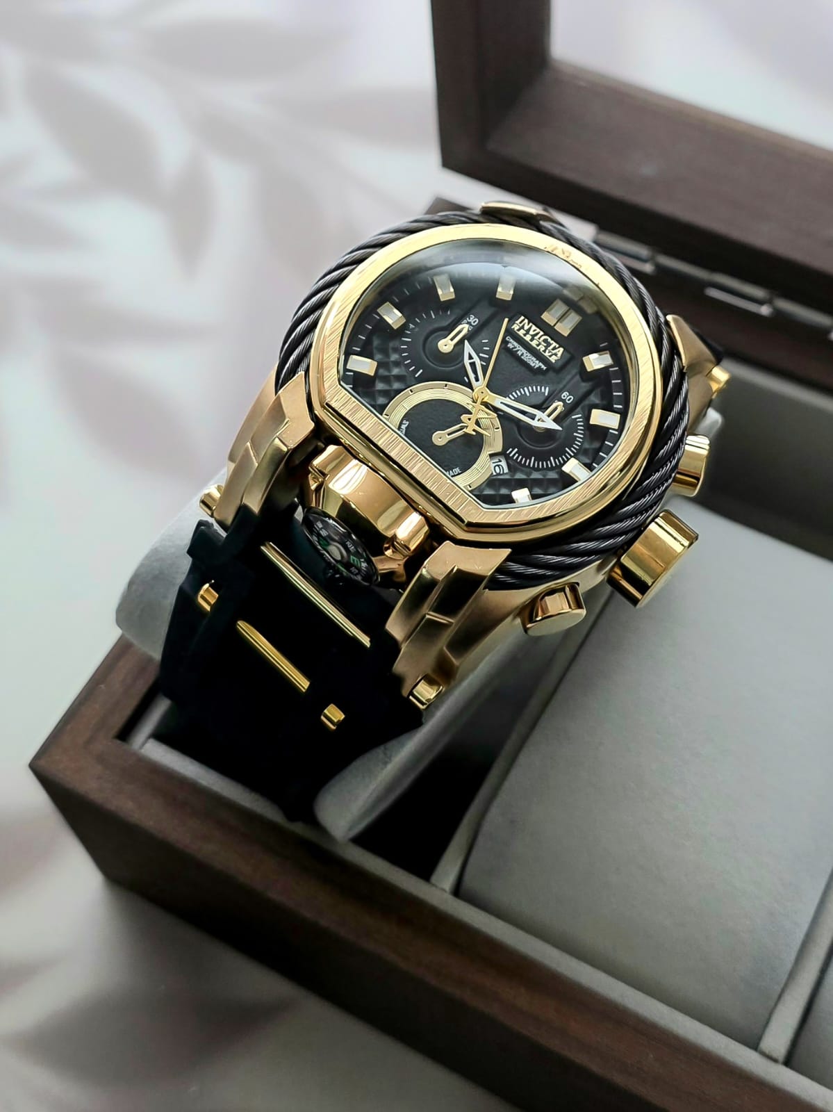 Invicta Zeus Gold Onyx · Ref. IV-Z01 · vista 1