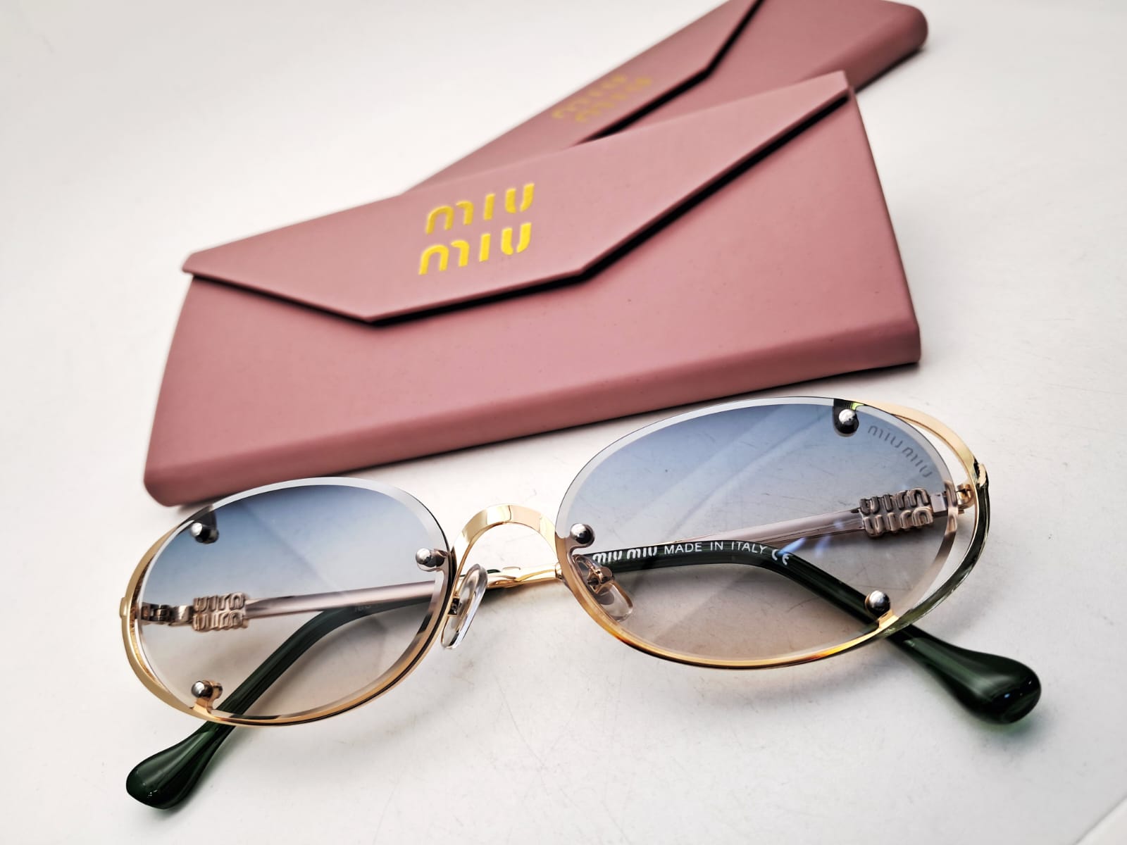 MIU•MIU Oval Blue Fade · Ref. MM-09 · vista 1