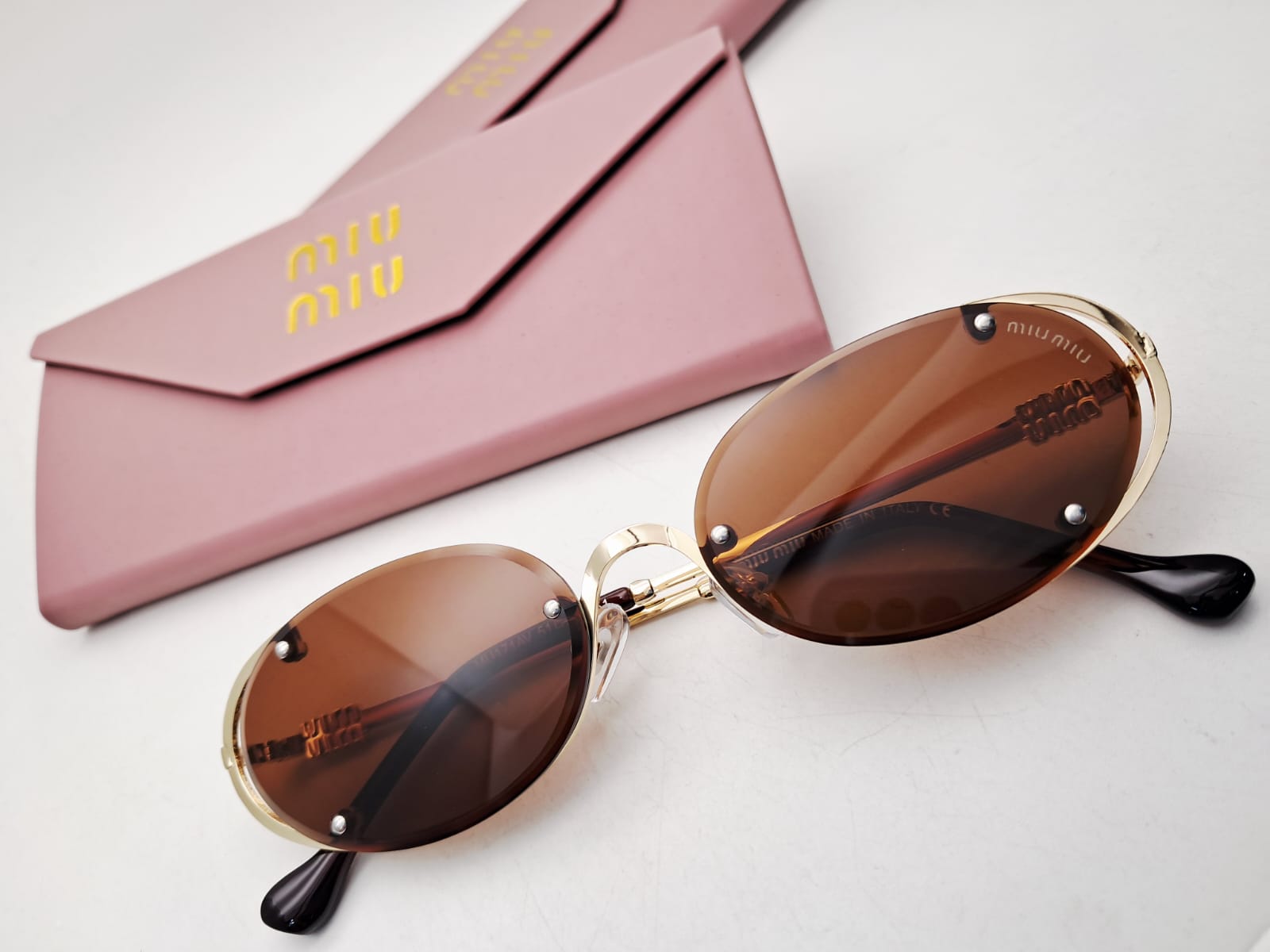 MIU•MIU Oval Brown · Ref. MM-06 · vista 1