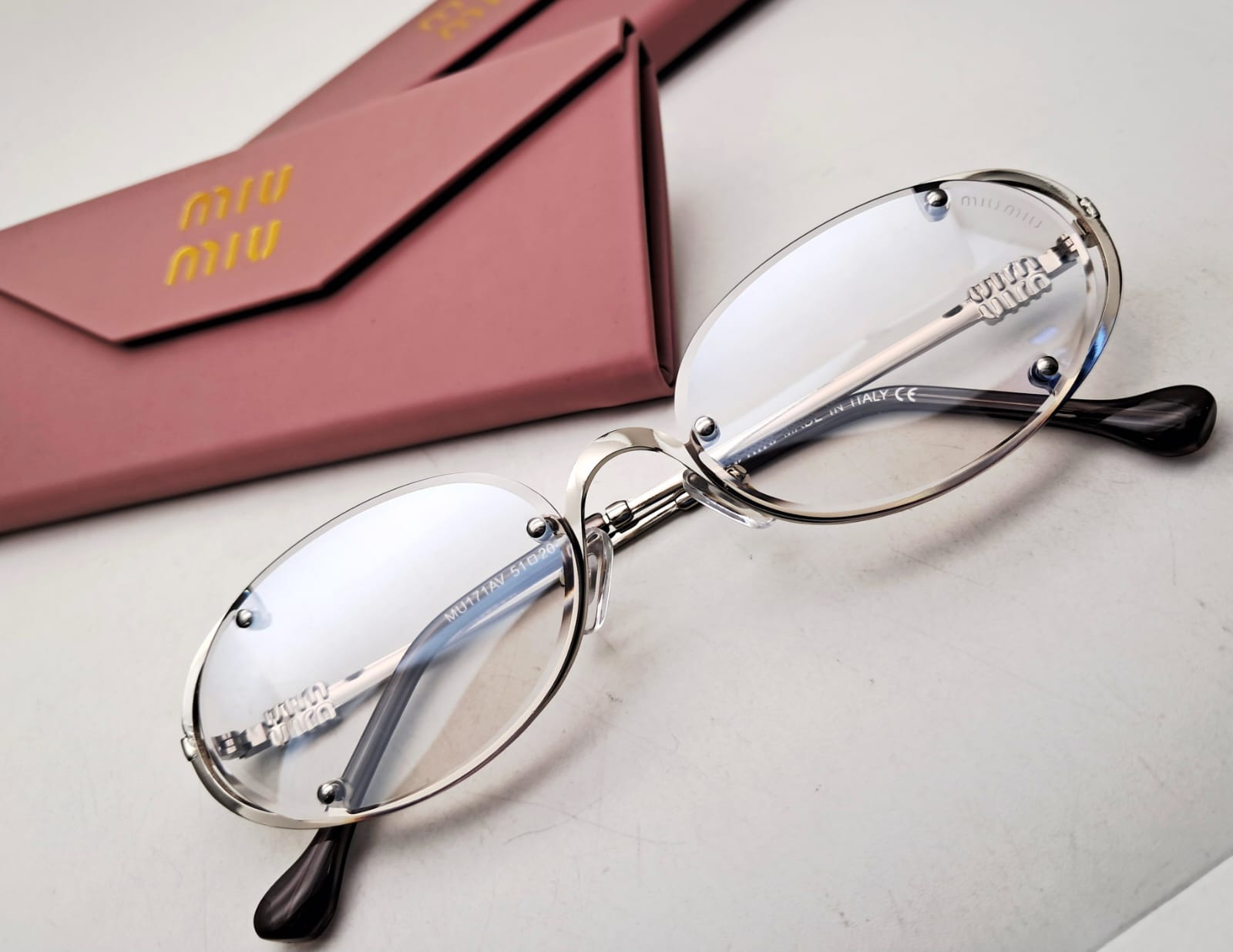 MIU•MIU Oval Clear · Ref. MM-10 · vista 1