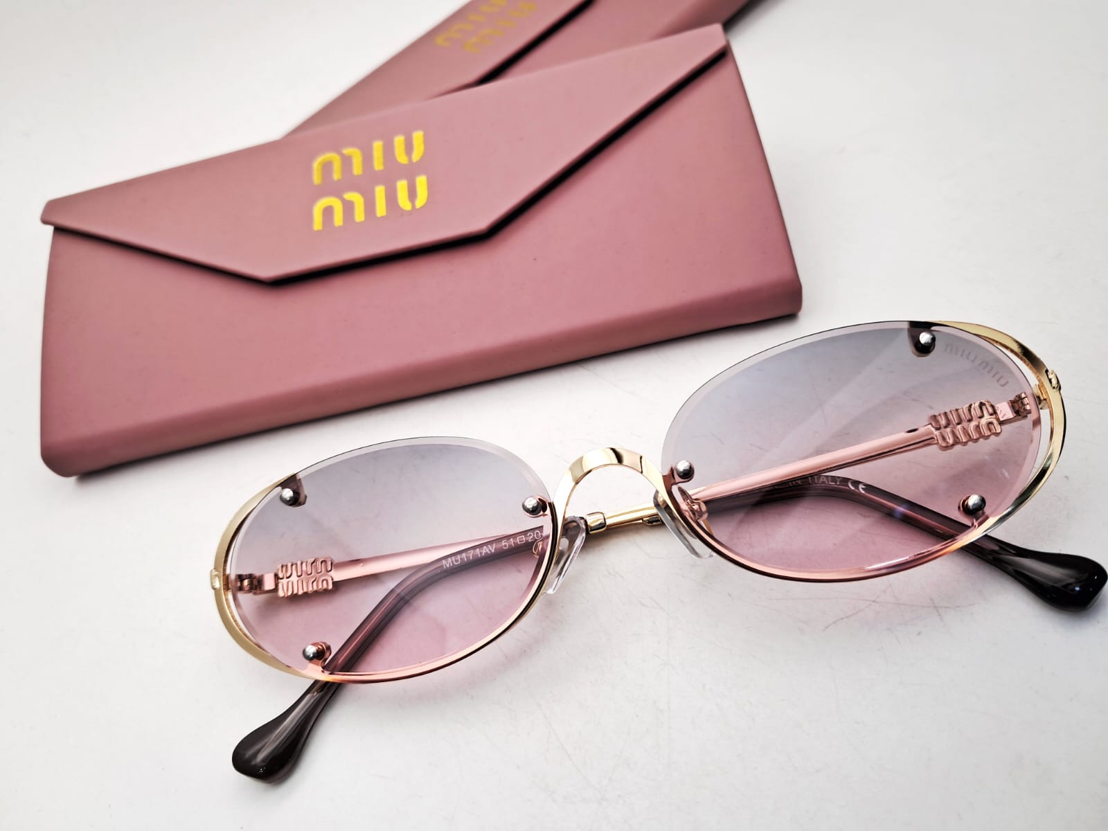 MIU•MIU Oval Lilac · Ref. MM-08 · vista 1