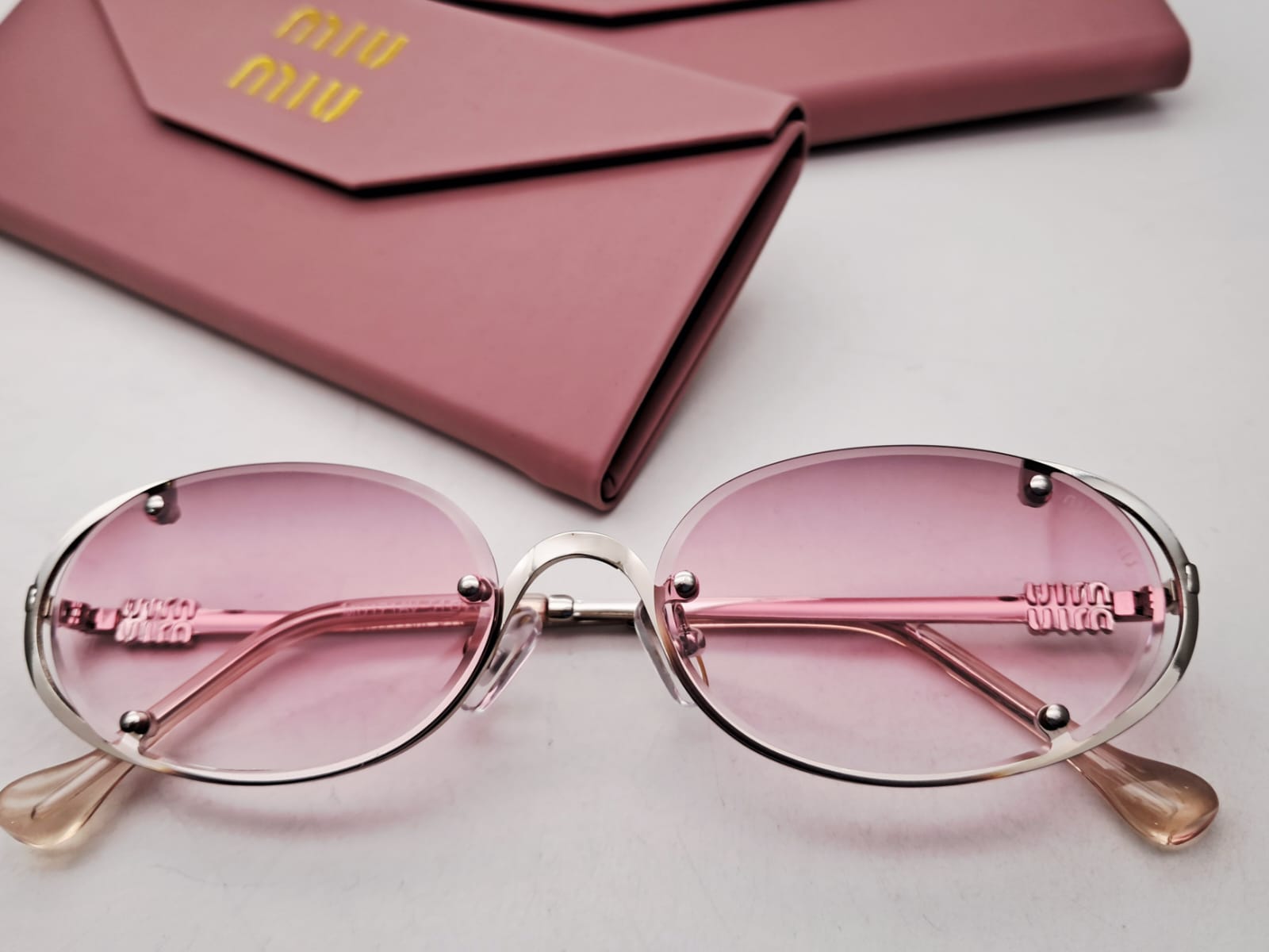 MIU•MIU Oval Pink · Ref. MM-07 · vista 1
