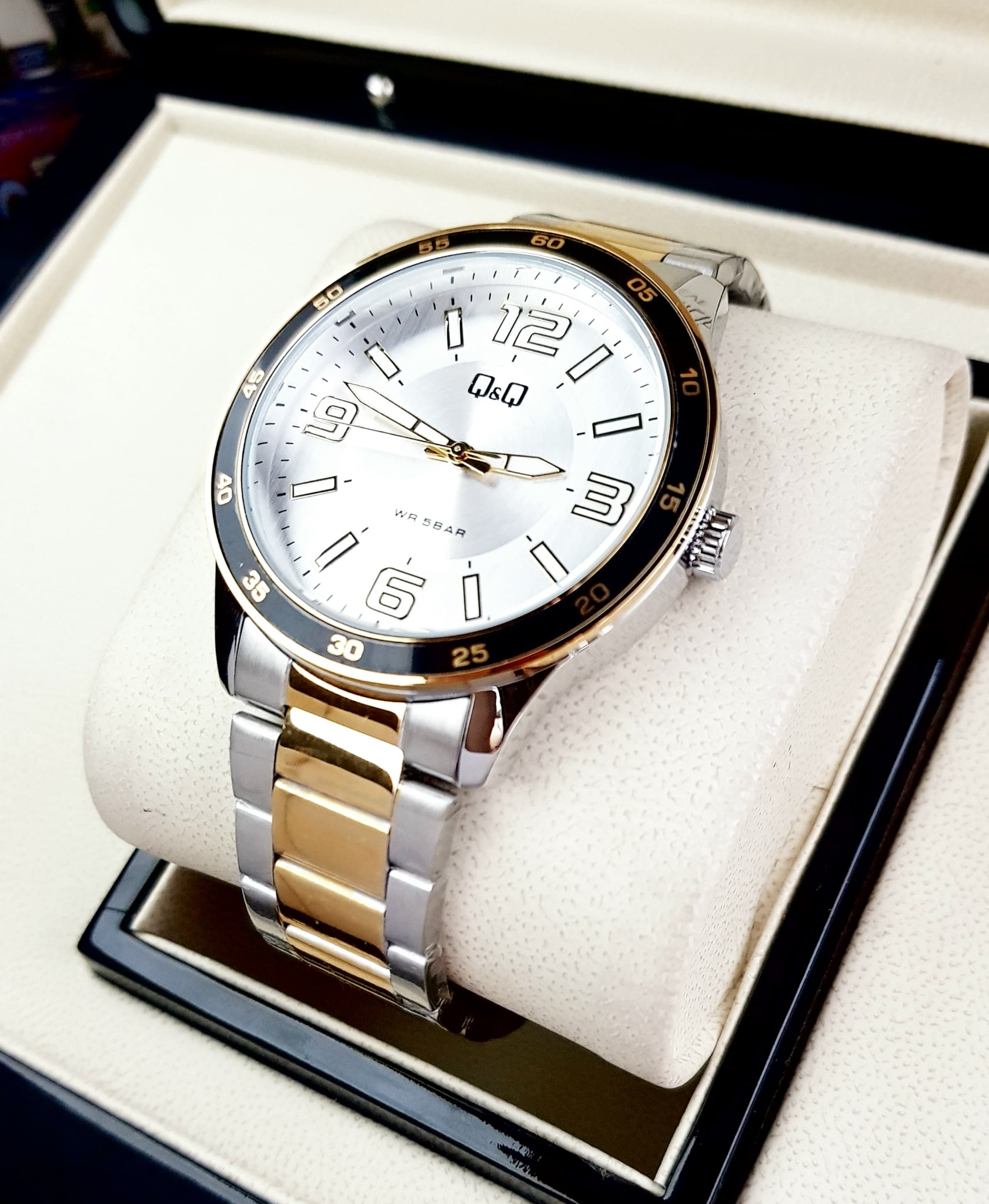Q&Q Bicolor Classic · vista 1