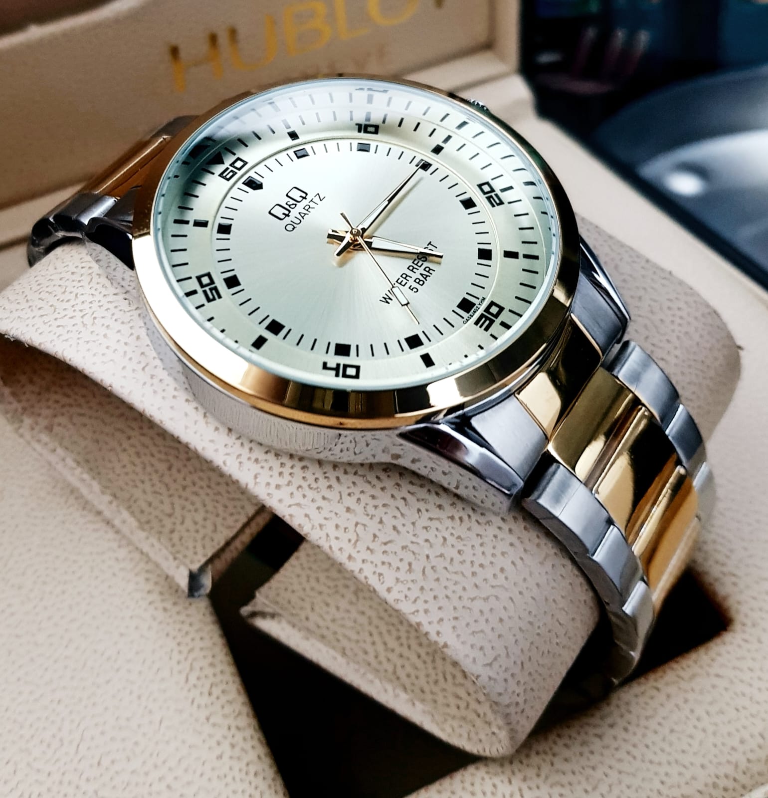 Q&Q White Bicolor · vista 1