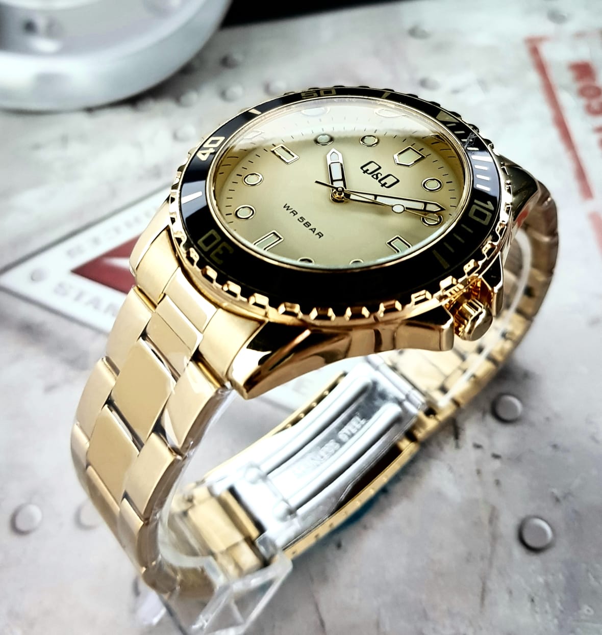 Q&Q Golden Diver · vista 1