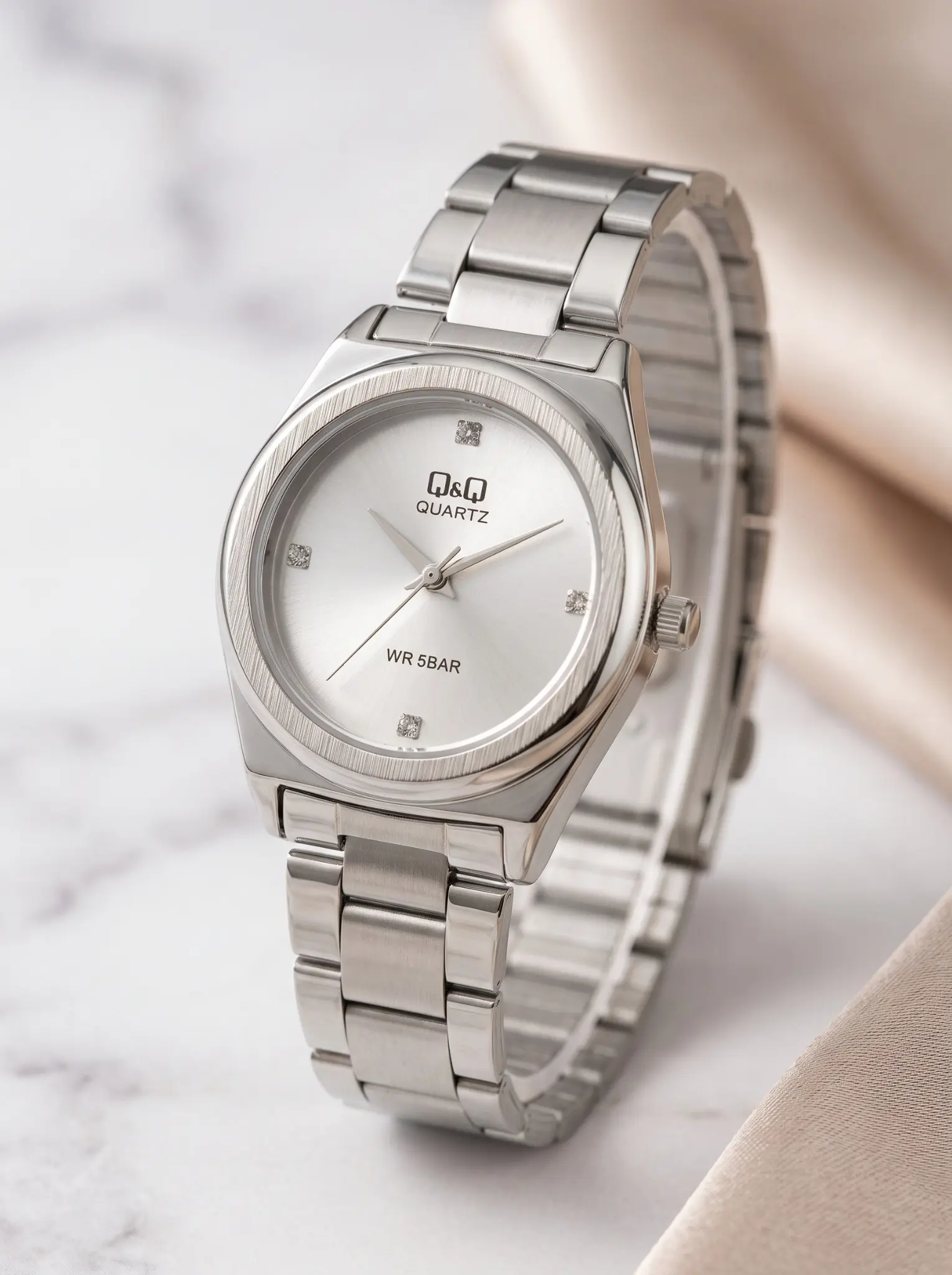 Q&Q Crystal Silver Pearl · Ref. DM-89 · vista 1